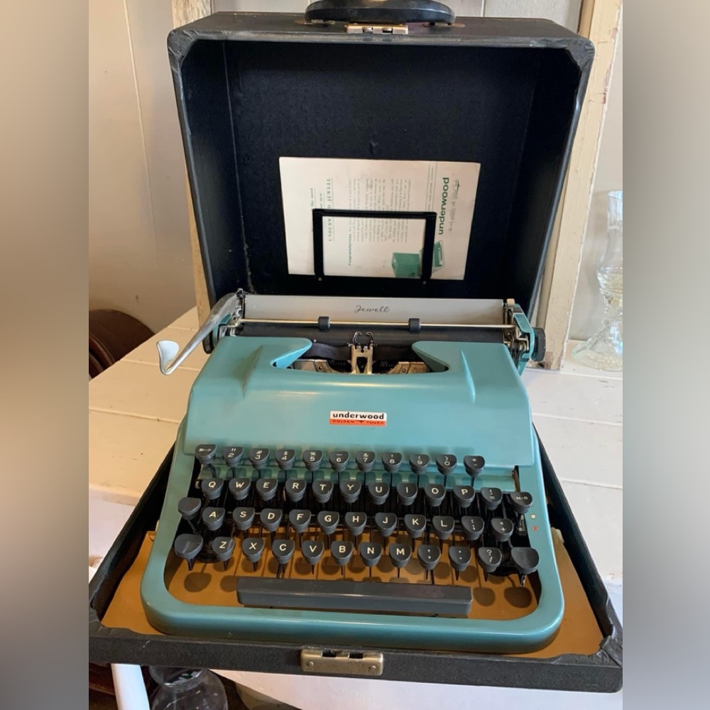 Underwood Golden Touch Typewriter With Case